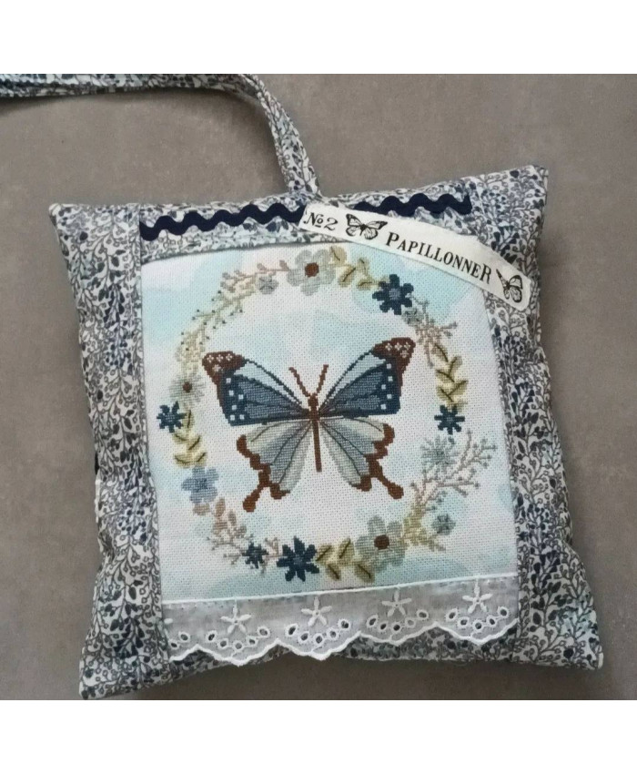 Grille point de croix : Couronne papillon PDF